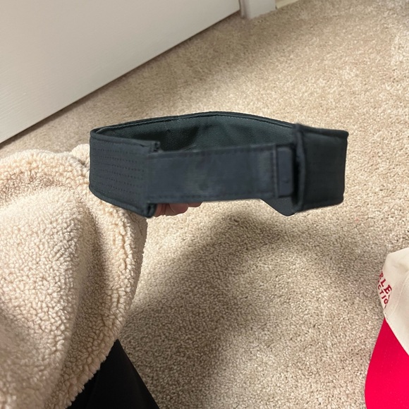 Nike visor - Picture 4 of 4